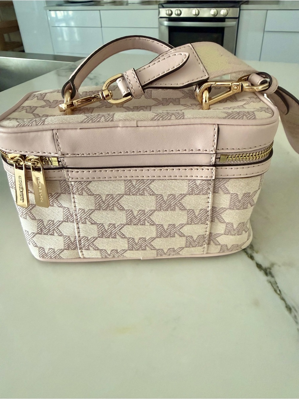 Michael Kors Light Pink Logo Vanity cosmetic bag with adjustable strap - Picture 6 of 8